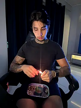 RealGdiass online show from December 20, 2025, 5:21 am