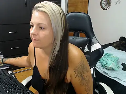 perlagoloza05 online show from October 8, 2025, 3:19 am