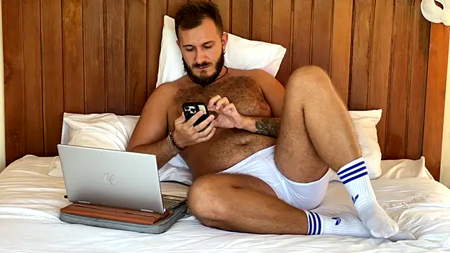 Snapshot of mrmaxiy chatting on May 27, 2026, 8:11 am mrmaxiy online show from May 27, 2026, 8:11 am