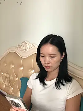 Snapshot of Mile-m chatting on July 1, 2026, 5:19 am Mile-m online show from July 1, 2026, 5:19 am