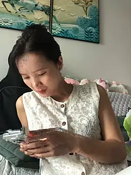 Snapshot of Mile-m chatting on June 3, 2026, 3:51 am Mile-m online show from June 3, 2026, 3:51 am