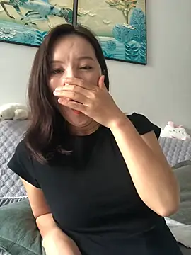 Snapshot of Mile-m chatting on June 25, 2026, 6:07 am Mile-m online show from June 25, 2026, 6:07 am