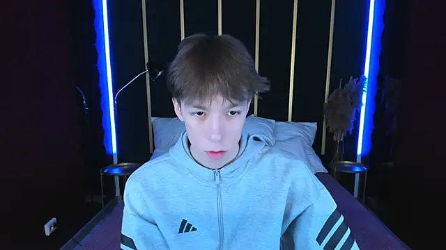 Snapshot of MarkBranston chatting on November 19, 2025, 5:51 am MarkBranston online show from November 19, 2025, 5:51 am