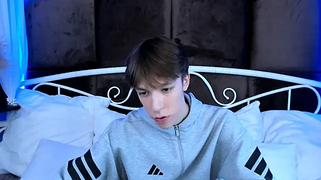 Snapshot of MarkBranston chatting on November 16, 2025, 10:42 am MarkBranston online show from November 16, 2025, 10:42 am