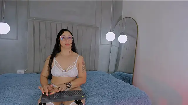 ROSA PINKY online show from October 5, 2025, 1:18 am
