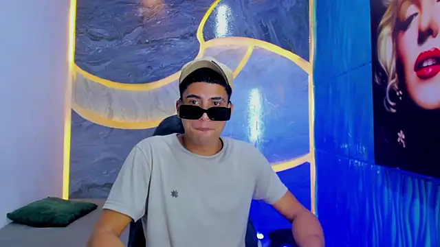 Play boys Hot2 online show from October 30, 2025, 1:09 pm