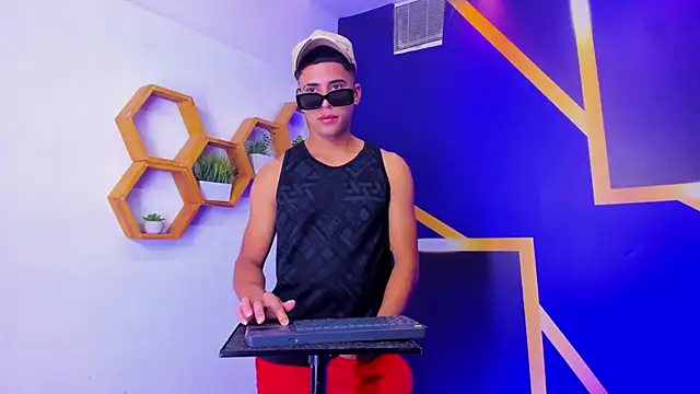 Play boys Hot2 online show from October 14, 2025, 1:01 pm