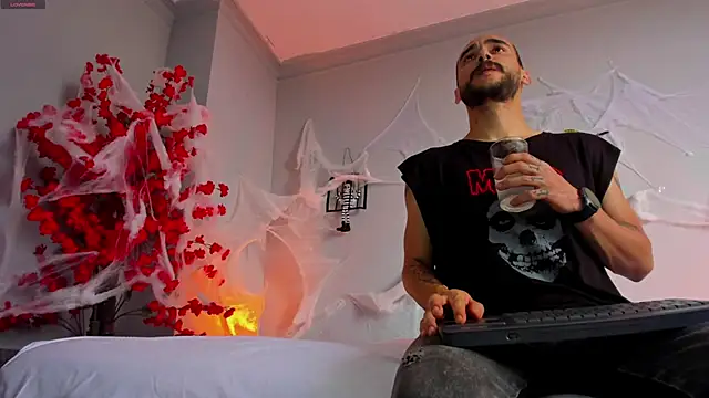 Snapshot of 2_fire chatting on October 29, 2025, 8:19 pm 2 fire online show from October 29, 2025, 8:19 pm