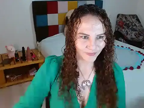 Snapshot of Miavelvett- chatting on October 5, 2025, 1:18 am Miavelvett- online show from October 5, 2025, 1:18 am