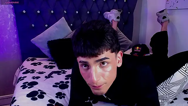 Snapshot of MateoMitchell chatting on March 31, 2026, 3:52 am MateoMitchell online show from March 31, 2026, 3:52 am
