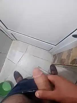 Snapshot of Iuhggikk chatting on November 2, 2025, 11:21 pm Iuhggikk online show from November 2, 2025, 11:21 pm