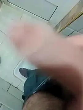 Snapshot of Iuhggikk chatting on October 31, 2025, 8:05 pm Iuhggikk online show from October 31, 2025, 8:05 pm