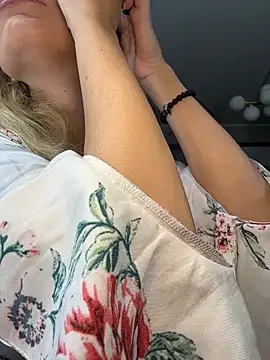 Snapshot of AvaMaddisson chatting on November 9, 2025, 4:27 am AvaMaddisson online show from November 9, 2025, 4:27 am