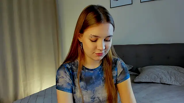 Snapshot of MarindaRuud chatting on October 20, 2025, 11:33 am MarindaRuud online show from October 20, 2025, 11:33 am