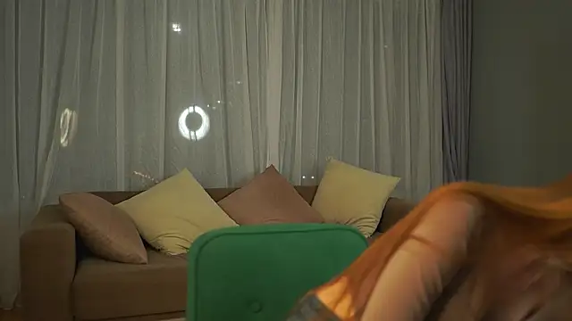 Snapshot of MarindaRuud chatting on October 13, 2025, 1:34 pm MarindaRuud online show from October 13, 2025, 1:34 pm