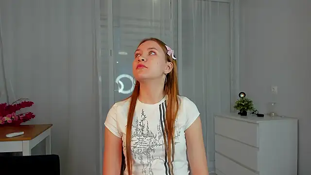 Snapshot of MarindaRuud chatting on October 21, 2025, 12:48 pm MarindaRuud online show from October 21, 2025, 12:48 pm