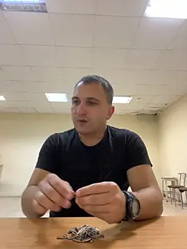 Mahrovmaxim online show from October 18, 2025, 5:31 am