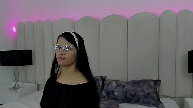 Snapshot of Alanha__ chatting on November 19, 2025, 3:17 am Alanha online show from November 19, 2025, 3:17 am