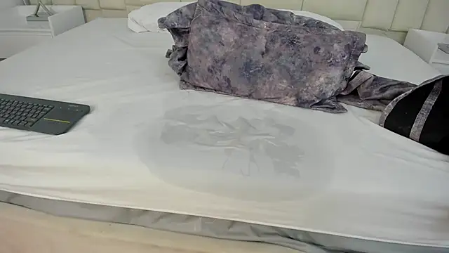 Snapshot of Alanha__ chatting on November 10, 2025, 5:01 am Alanha online show from November 10, 2025, 5:01 am