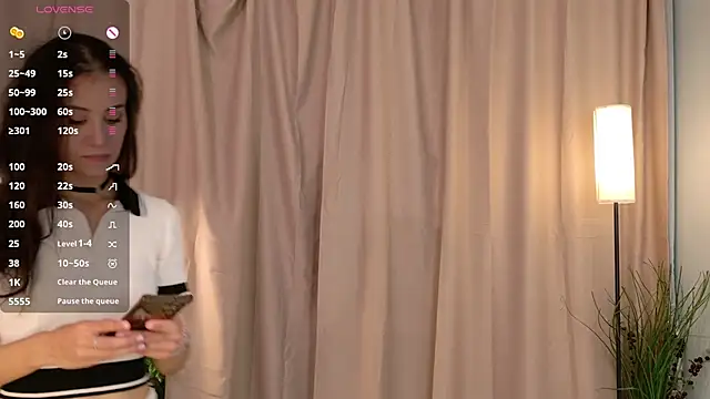 Snapshot of Playful_Lia chatting on October 9, 2025, 2:17 pm Playful Lia online show from October 9, 2025, 2:17 pm