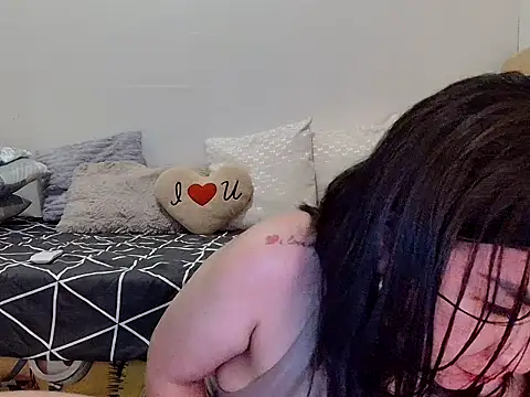 KissHott online show from May 2, 2026, 9:36 am