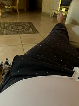 Snapshot of Bionda19 chatting on October 20, 2025, 9:04 pm Bionda19 online show from October 20, 2025, 9:04 pm