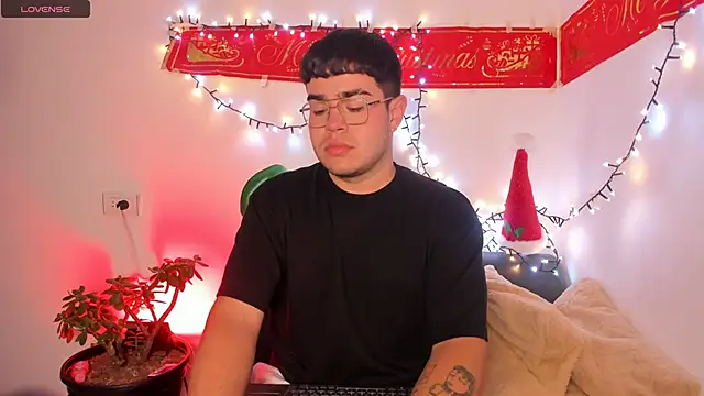 Snapshot of thiago_occonor chatting on December 3, 2025, 4:46 am thiago occonor online show from December 3, 2025, 4:46 am