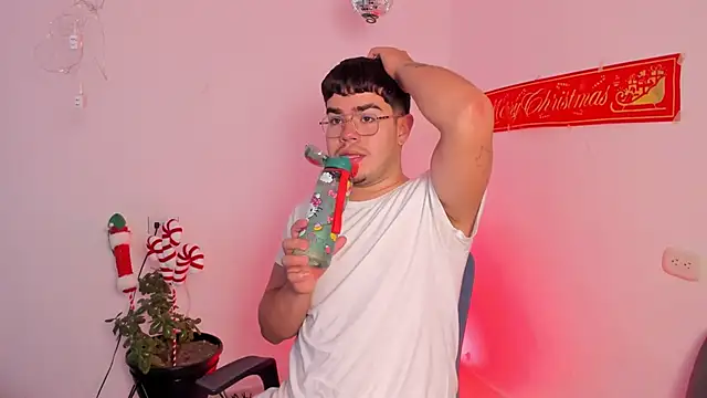 Snapshot of thiago_occonor chatting on December 15, 2025, 4:51 am thiago occonor online show from December 15, 2025, 4:51 am