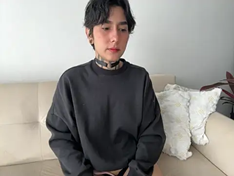 DaisyEmily online show from April 17, 2026, 3:26 pm
