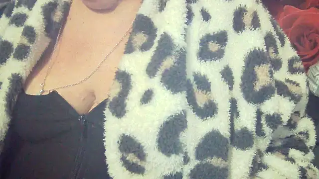 Playful MILF Demi online show from February 19, 2026, 10:12 am