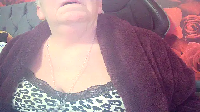 Playful MILF Demi online show from February 27, 2026, 11:48 pm