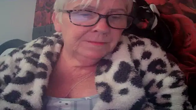 Playful MILF Demi online show from April 30, 2026, 9:30 pm