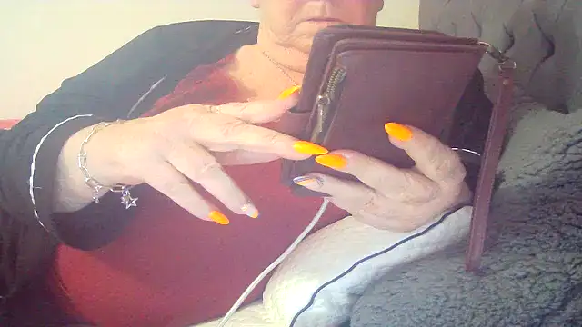 Playful MILF Demi online show from April 19, 2026, 11:00 am