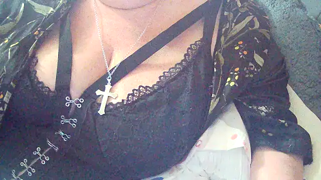 Playful MILF Demi online show from January 9, 2026, 8:27 pm