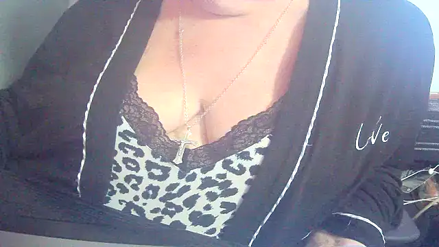 Playful MILF Demi online show from April 10, 2026, 2:35 pm