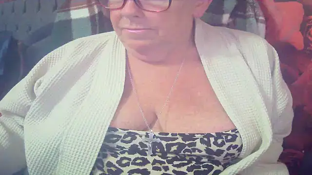 Playful MILF Demi online show from June 11, 2026, 8:50 pm