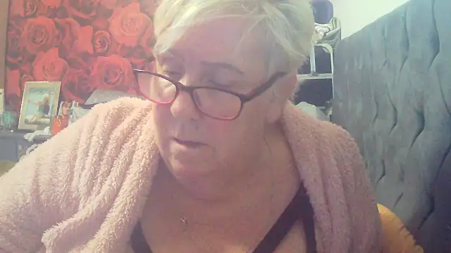 Snapshot of Playful_MILF_Demi chatting on November 6, 2025, 9:57 am Playful MILF Demi online show from November 6, 2025, 9:57 am