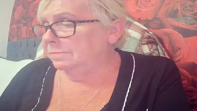 Playful MILF Demi online show from May 4, 2026, 12:08 pm