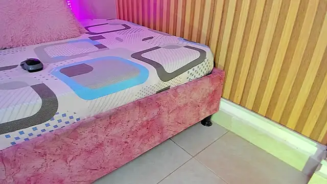 Snapshot of Malory__Jones chatting on October 16, 2025, 6:27 pm Malory Jones online show from October 16, 2025, 6:27 pm