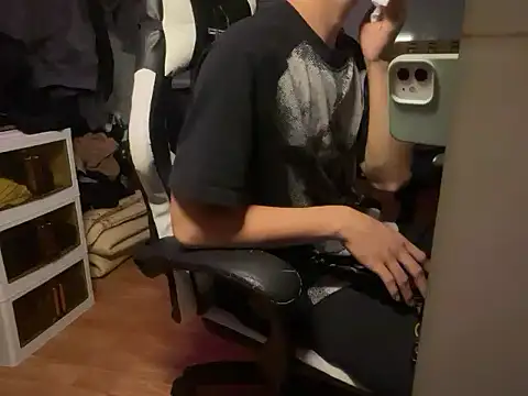 Snapshot of Wuza-H chatting on December 2, 2025, 8:27 am Wuza-H online show from December 2, 2025, 8:27 am