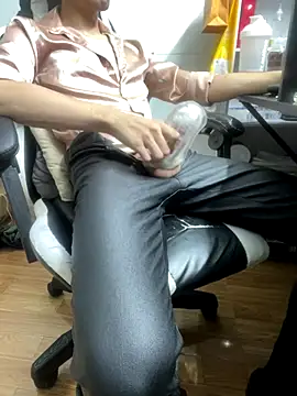 Snapshot of Wuza-H chatting on October 24, 2025, 4:22 am Wuza-H online show from October 24, 2025, 4:22 am