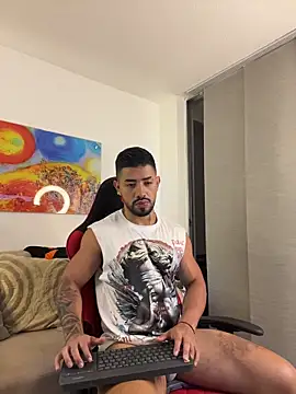 Snapshot of Ezzio_Scolaro chatting on June 15, 2026, 2:56 am Ezzio Scolaro online show from June 15, 2026, 2:56 am