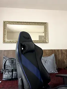 Ezzio Scolaro online show from October 28, 2025, 12:11 am