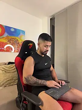 Snapshot of Ezzio_Scolaro chatting on June 20, 2026, 12:37 am Ezzio Scolaro online show from June 20, 2026, 12:37 am