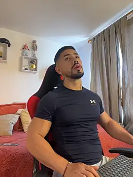 Snapshot of Ezzio_Scolaro chatting on May 15, 2026, 8:40 pm Ezzio Scolaro online show from May 15, 2026, 8:40 pm