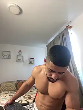 Ezzio Scolaro online show from December 14, 2025, 1:06 pm