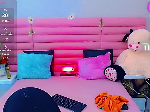 Snapshot of miss_dania75 chatting on November 17, 2025, 10:36 pm miss dania75 online show from November 17, 2025, 10:36 pm