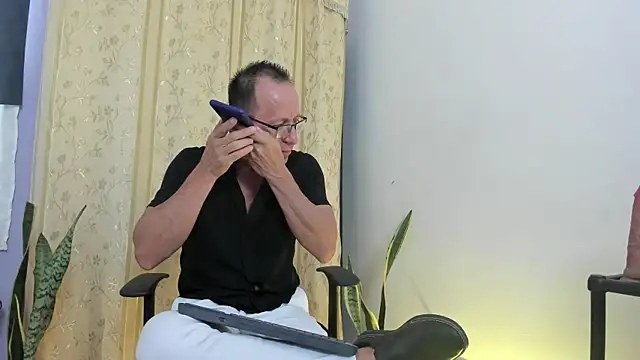  axelking  online show from April 30, 2026, 11:28 am