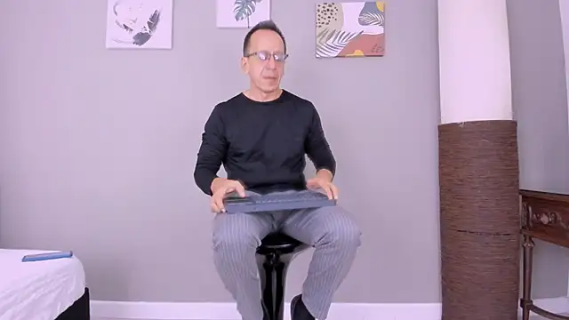 Snapshot of _axelking_ chatting on October 17, 2025, 11:45 am axelking online show from October 17, 2025, 11:45 am