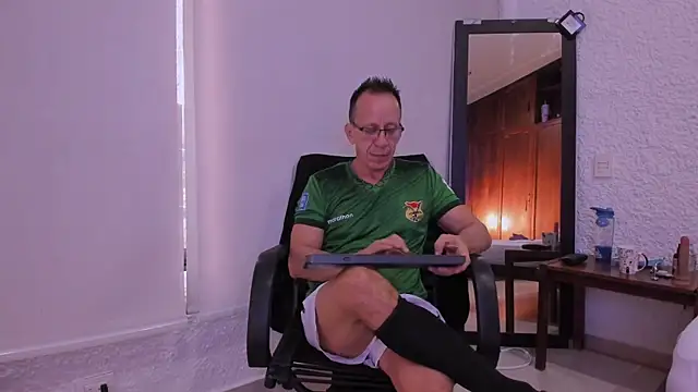 Snapshot of _axelking_ chatting on December 15, 2025, 11:27 am axelking online show from December 15, 2025, 11:27 am